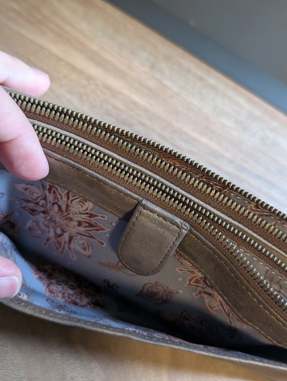 HOBO Lauren clutch wallet metallic bronze-toned leather Distressed Vintage Look - Picture 8 of 9